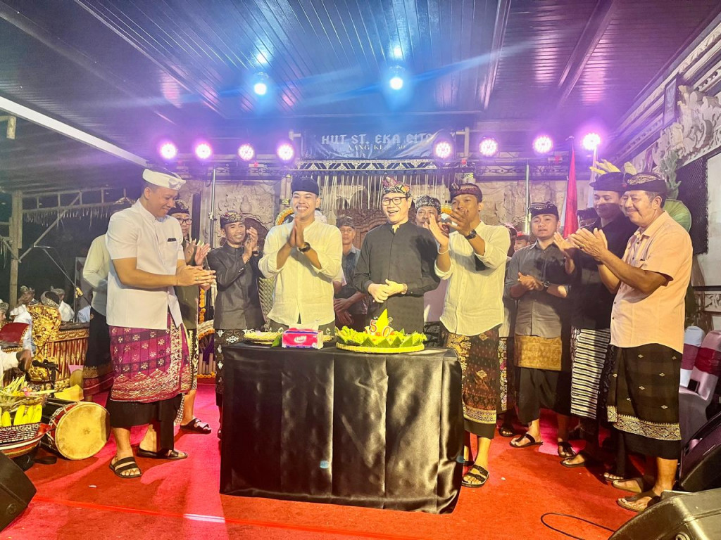 Plt. Bupati Ketut Suiasa Hadiri HUT Ke-50 STT. Eka Cita, Banjar Undagi, Desa Mambal